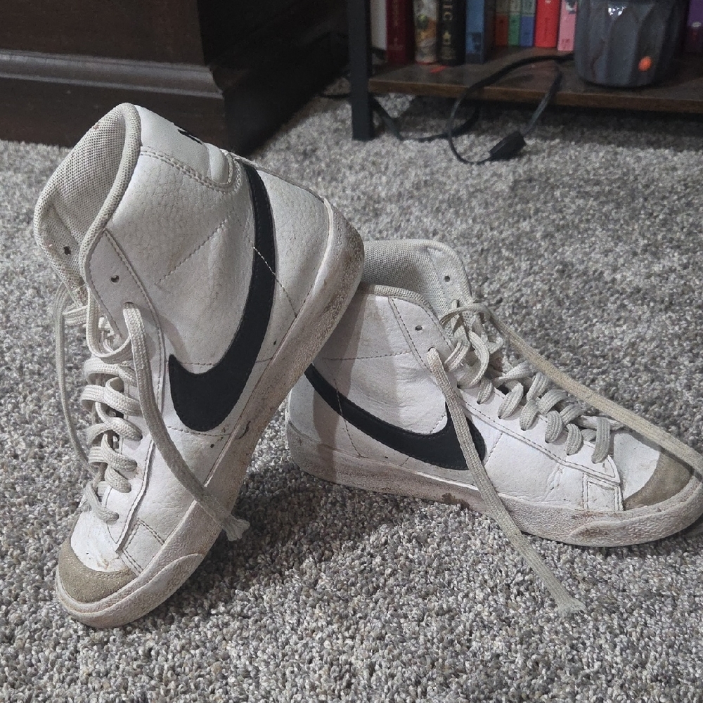 Nike Vintage High-Tops in White and Black Blazer - Size 5y - Popular Shoe!